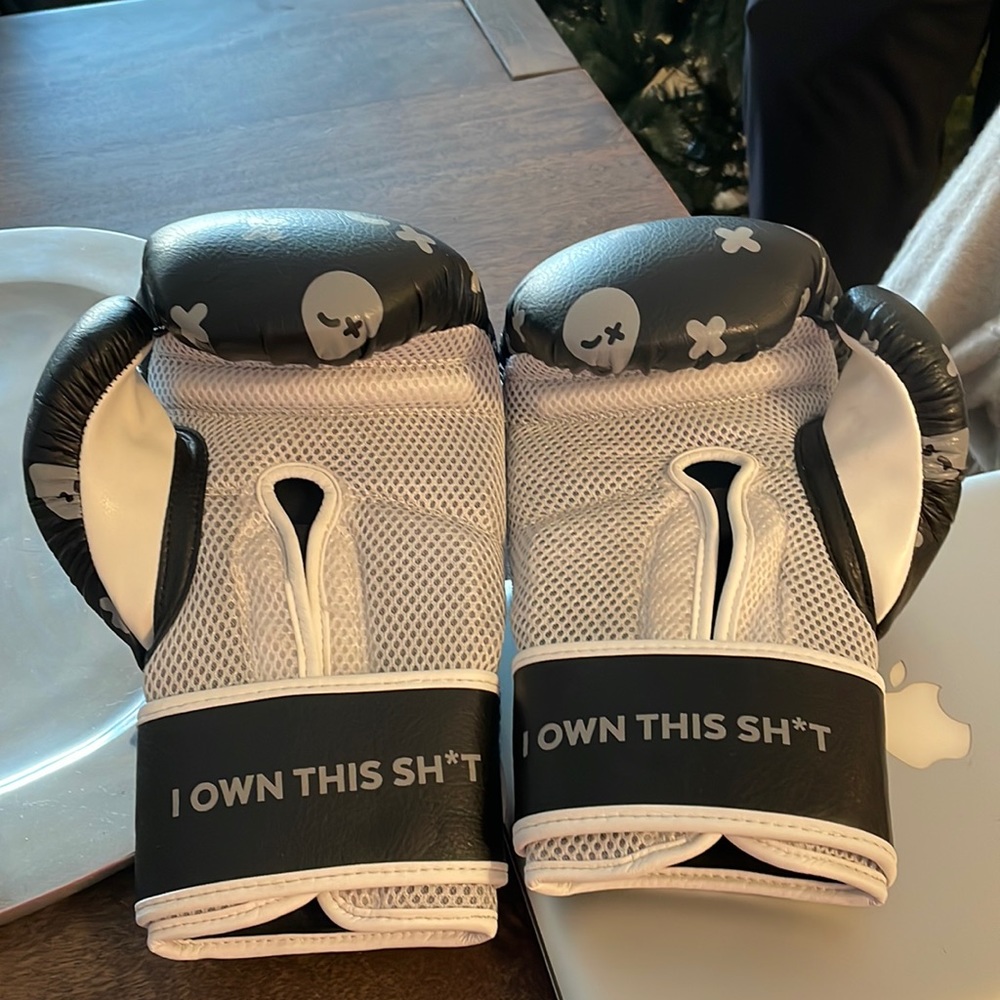 LIKE NEW Rumble boxing gloves - only worn 4x!